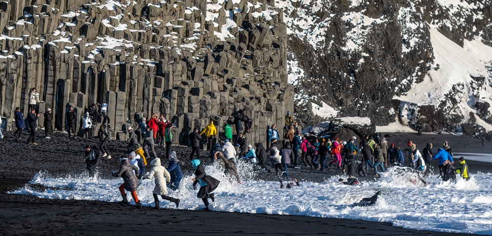 Drownings in Vik at Reynisdrangar Iceland due to sneaker rogue waves